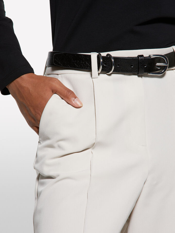 Beige relaxed fit bermudas - women's shorts - Beige | Sisley image number 4